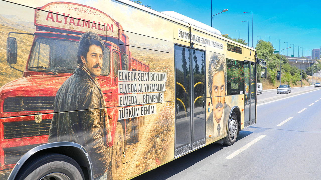 Kadir İnanır'ın anısına İETT'den özel saygı otobüsü