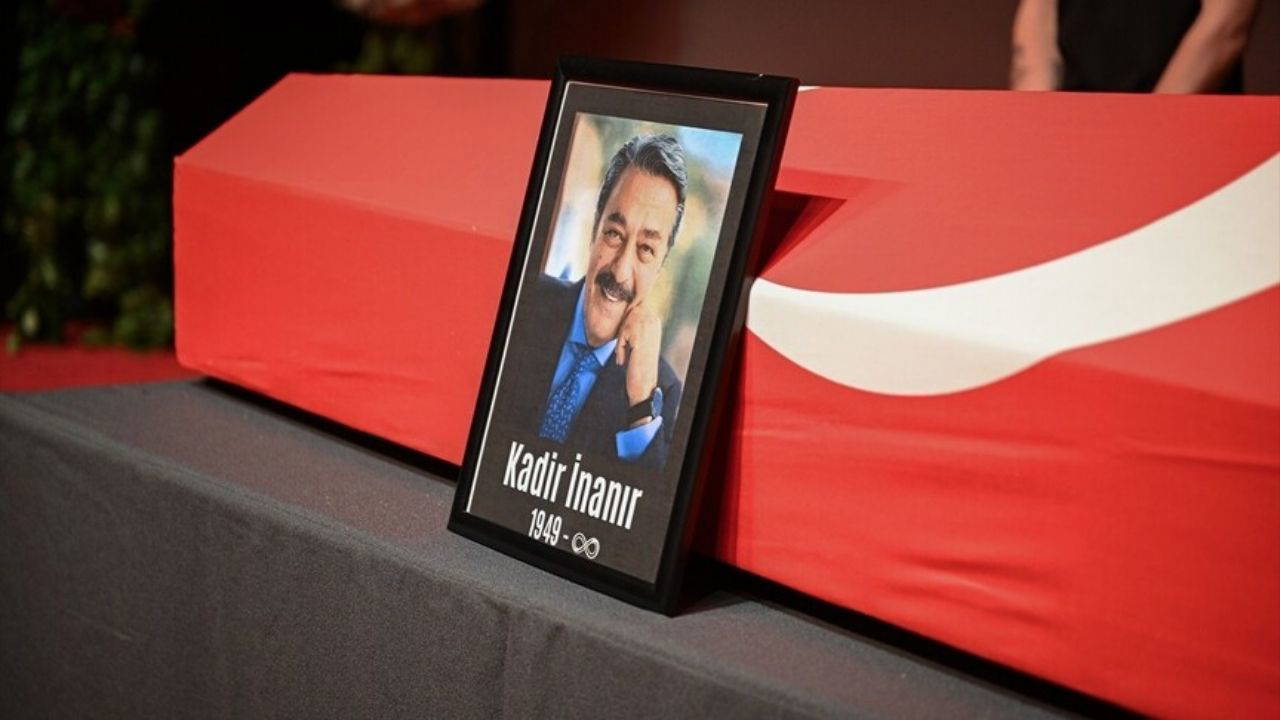 Kadir İnanır son yolculuğuna uğurlandı; sevenleri akın etti