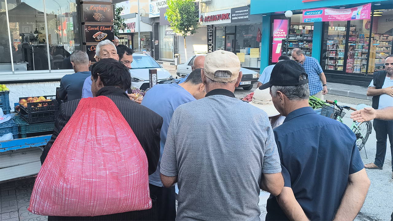Kadirli'de Bedava Börek Kuyruğu: En Son Geçen Sene Yemiştim