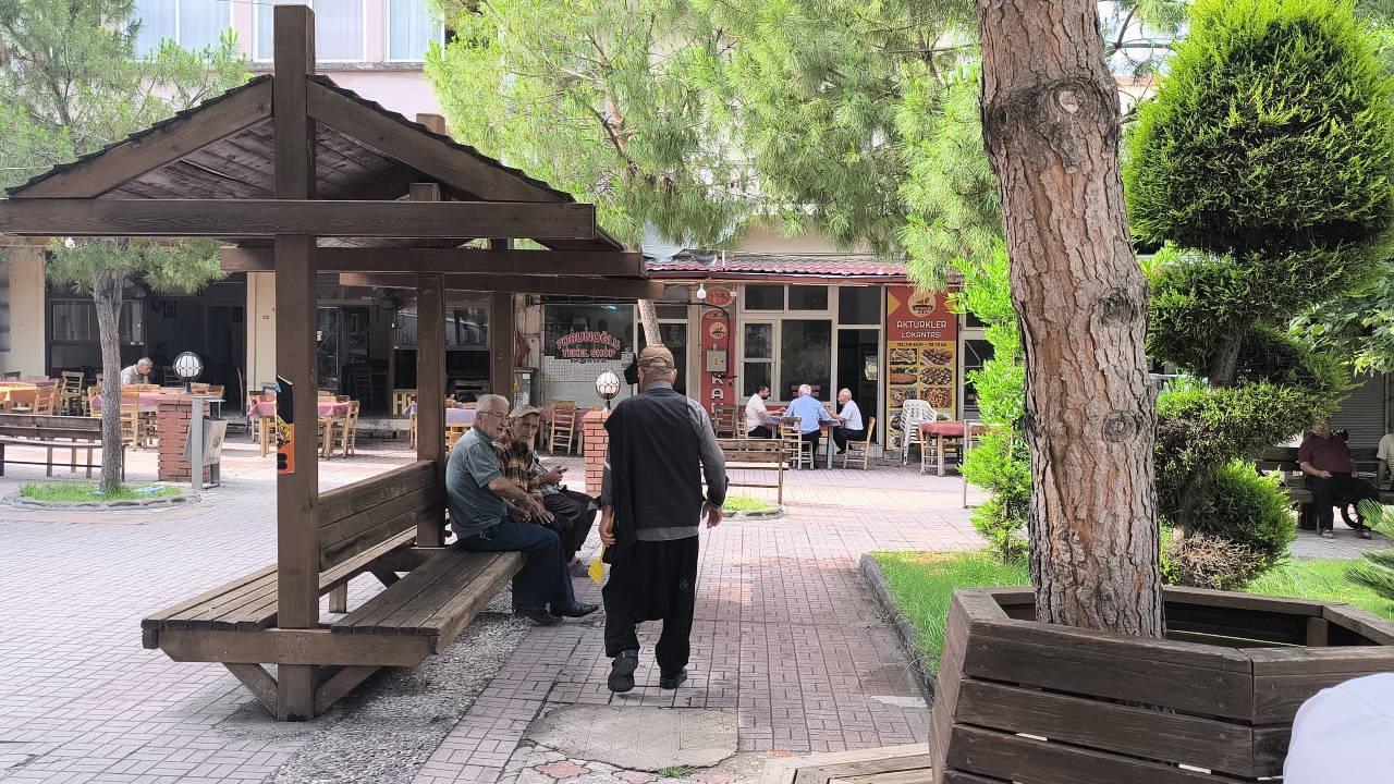 Kadirlili emekli: 200 lirayla peynir-zeytin alamıyoruz