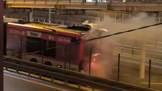 Kağıthane'de Seyir Halindeki Metrobüste Yangın Paniği