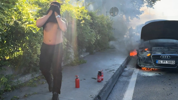Kağıthane'de Otomobil Yangını: Kola Şişesiyle Müdahale