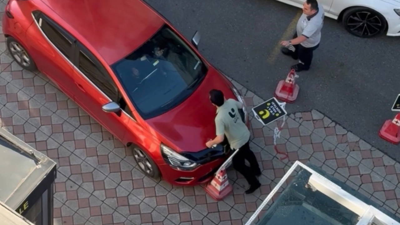 Kağıthane'de Otopark Ücreti Krizinde Vale Aracın Altında Kaldı