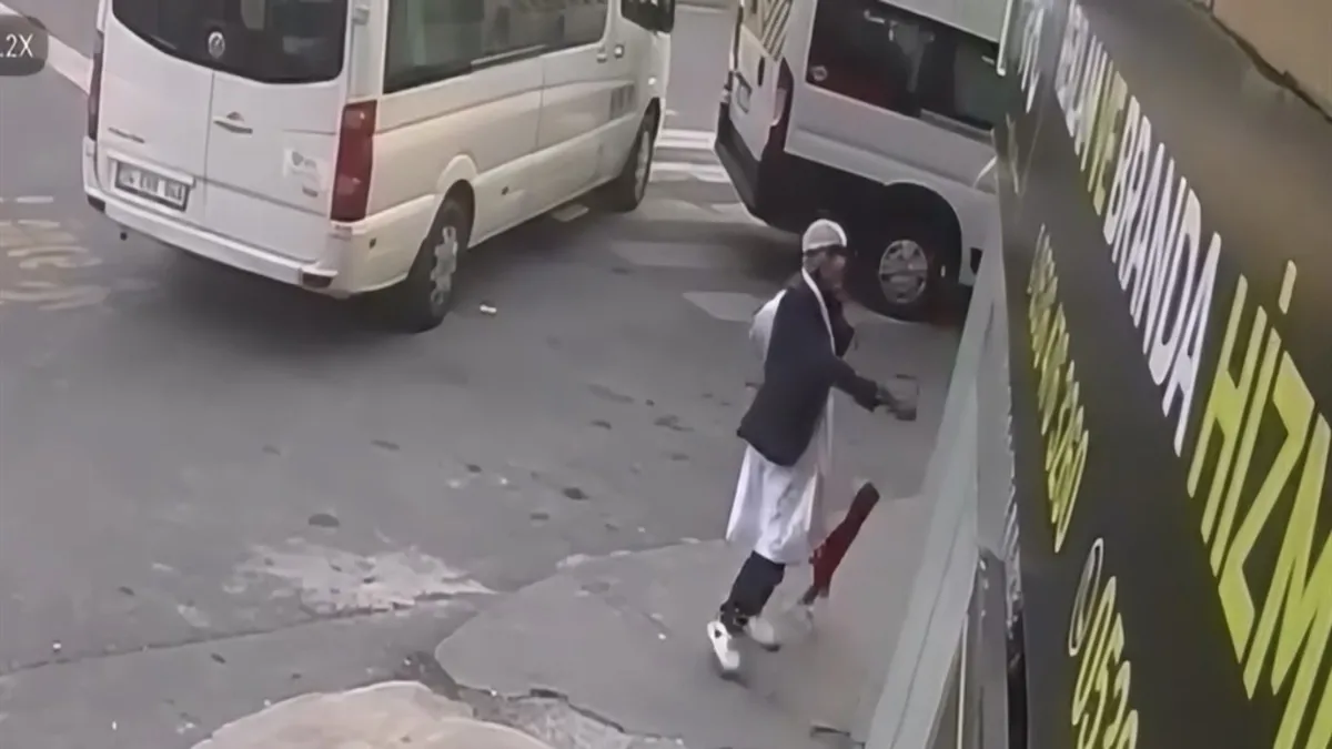 Kağıthane'de Türk bayrağını yere atan şüpheli: 'Arada kendimi kaybediyorum