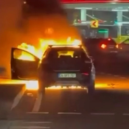 Kağıthane'de seyir halindeki cip alev alev yandı