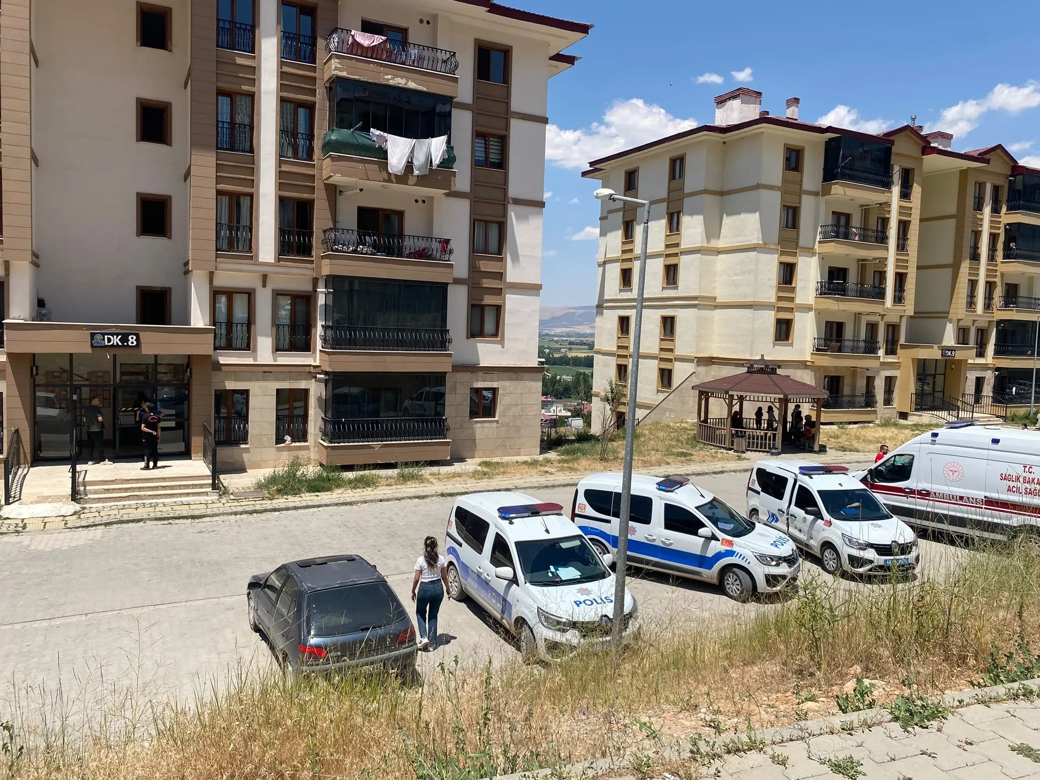 Kahramanmaraş'ta anne babasını rehin alan genç polis iknasıyla teslim oldu
