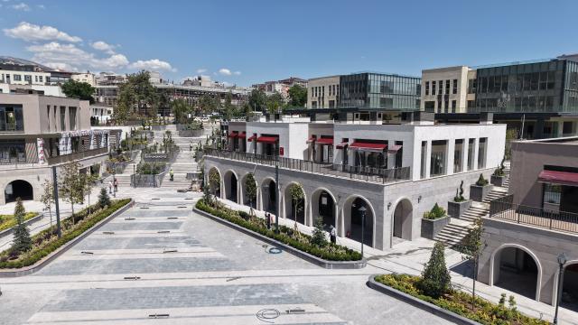 Kahramanmaraş'ta deprem meydanı yeniden inşa edildi