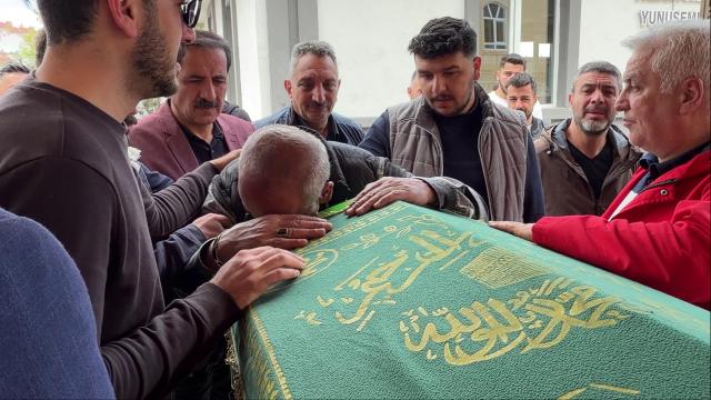 Kahvaltıda nefessiz kalan kardeşini kurtardı, kalp krizine yenildi