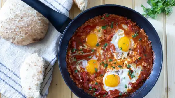 Kahvaltıların Efsane Lezzeti: Shakshuka Tarifi ve Püf Noktaları