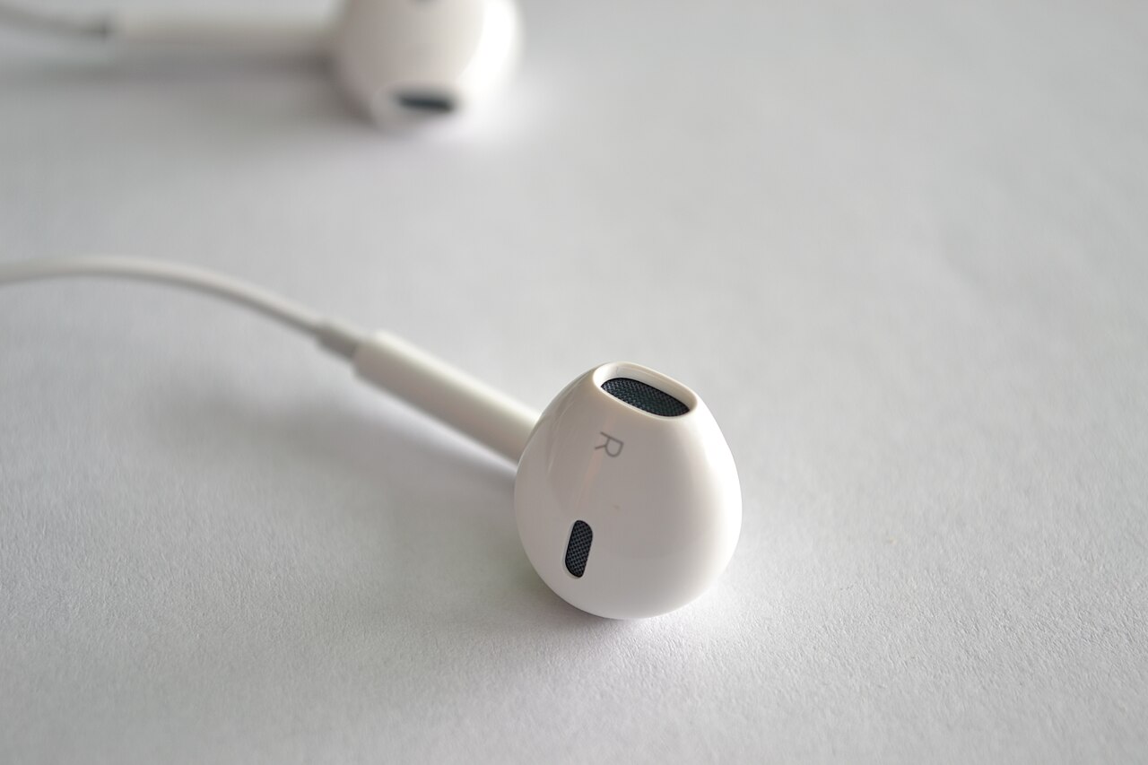 Kameralı AirPods Tanıtımı: Görme Engelliler İçin Devrim
