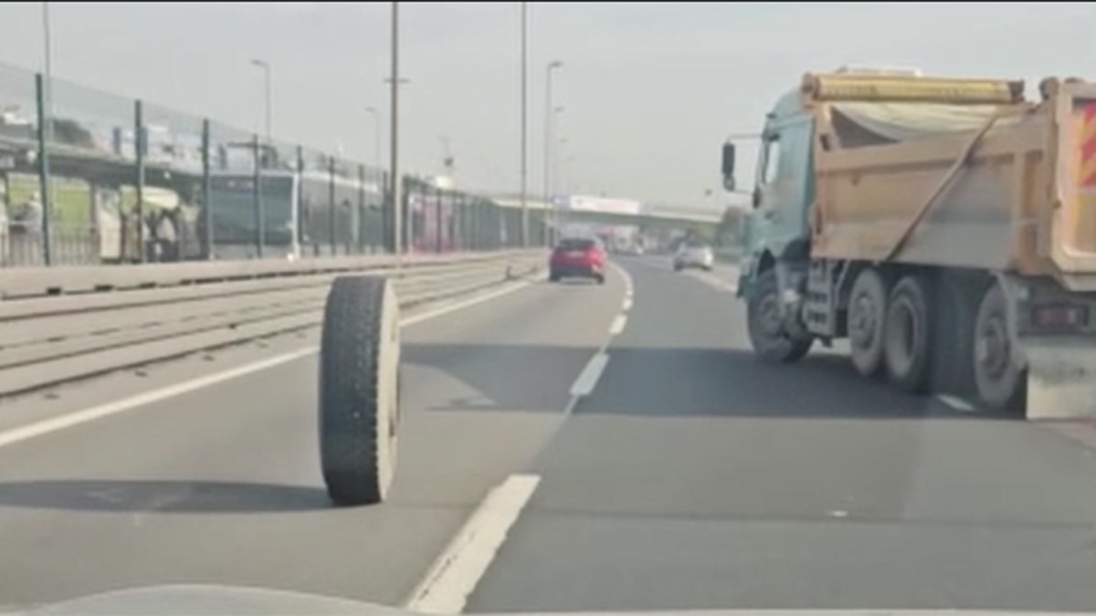 Kamyonun İki Lastiği Birden Fırladı: Trafikte Korku Dolu Anlar