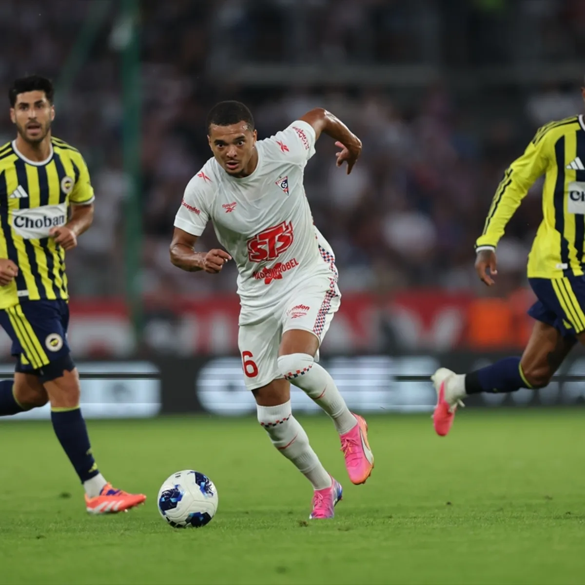 Kanarya Polonya'da Turladı! Fenerbahçe Tur Atladı