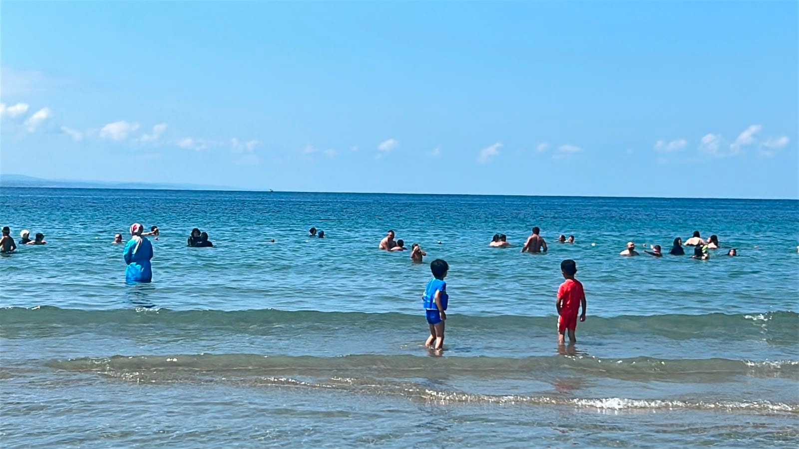 Kandıra'da Deniz Yasağı Kalktı, Plajlar Doldu Taştı