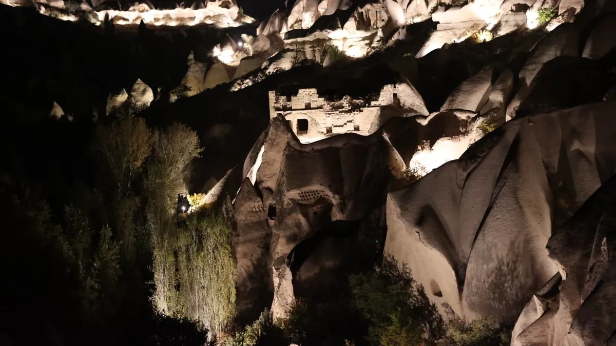 Kapadokya'da gece turizmi başladı: Bakan Ersoy duyurdu