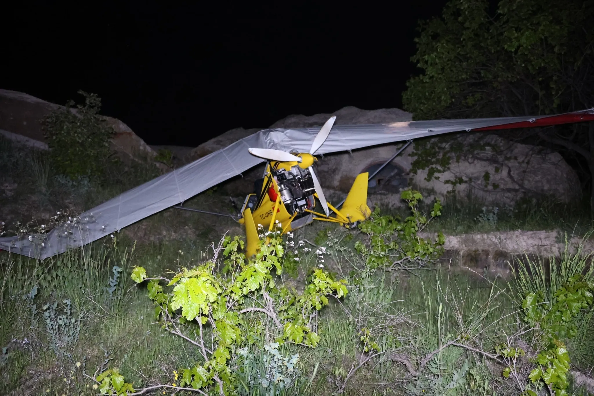 Kapadokya'da microlight motor arızası: 2 yaralı