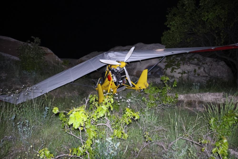 Kapadokya'da microlight zorunlu inişi: 2 yaralı
