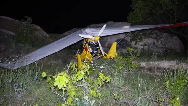 Kapadokya'da microlight zorunlu iniş yaptı: Pilot ve yolcu yaralandı