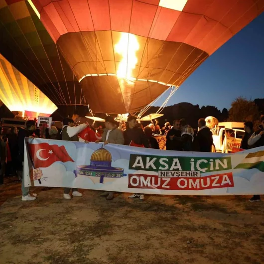 Kapadokya'da Sıcak Hava Balonları Gazze İçin Havalandı