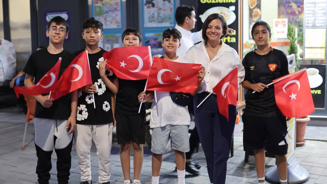 Karabağlar 30 Ağustos'ta Bayraklarla Coştu