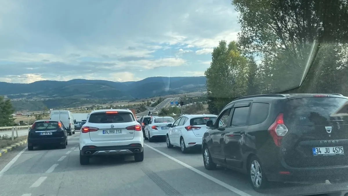 Karabük-Ankara D-100 Yolunda Kuyruklar: 21 İl Etkilendi
