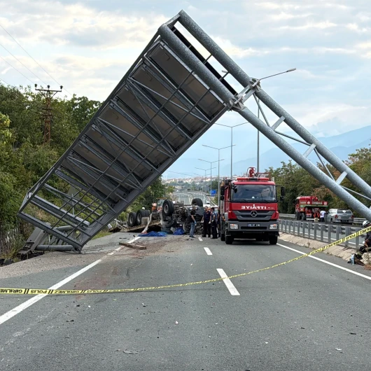 Karabük'te Çekici Motosikletle Çarpıştı: 2 Kişi Hayatını Kaybetti