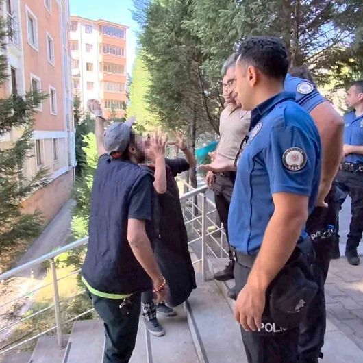 Karabük'te Ataşözü Gibi: Karton Toplayanlara Zabıta Müdahalesi