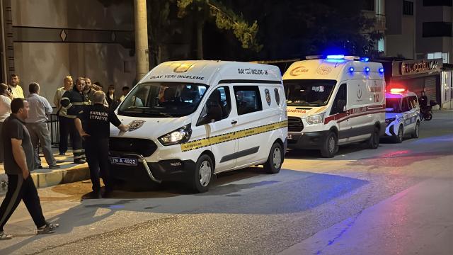Karabük'te Apartman Dairesinde Yangın: 2 Kişi Dumandan Etkilendi