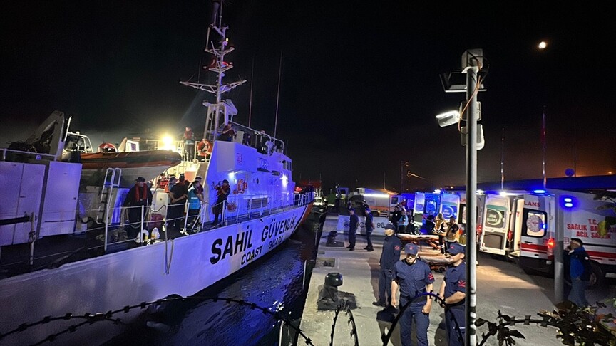 Karadeniz'de balıkçı teknesine saldırı: 1 ölü, 4 yaralı İnebolu'ya getirildi
