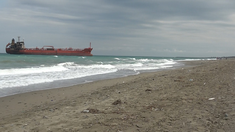 Karadeniz'de İHA Saldırısına Uğrayan Tanker Samsun'da Karaya Oturdu