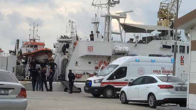 Karadeniz'de batan gemi kurtarıldı: 13 mürettebatın tahliyesi tamamlandı