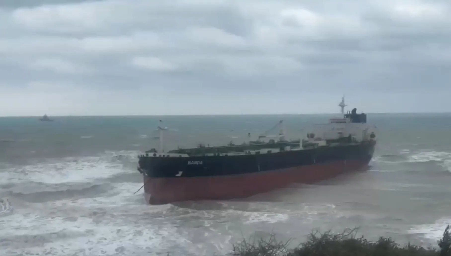Karadeniz'de Karaya Oturan Tanker Kurtarıldı