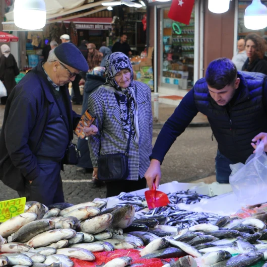 Karadeniz'de Palamut Bereketi: Tezgahlar Doldu, Fiyatlar Düştü