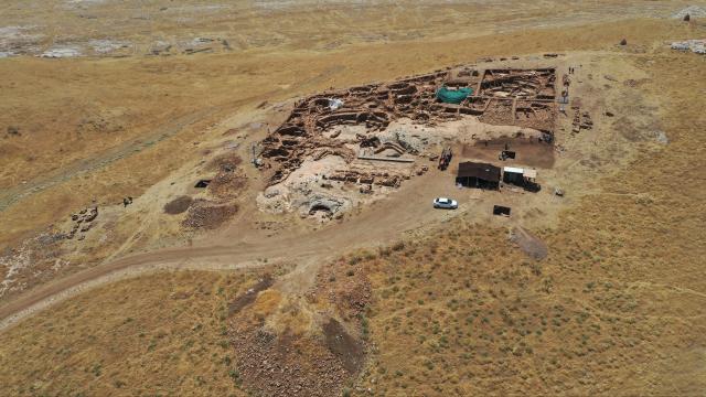 Karahantepe'de bu sezon dörtgen yapıda büyük keşif bekleniyor