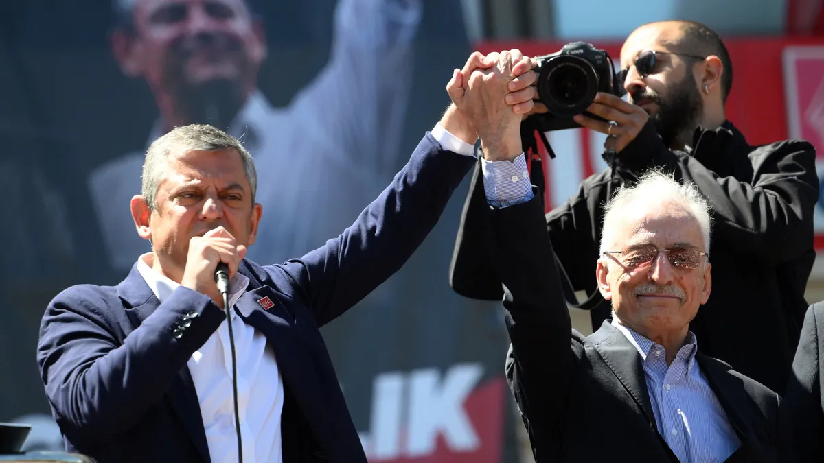 Karayalçın'dan Kılıçdaroğlu ve Özel'e çağrı: Arınma da kurultay da olabilir
