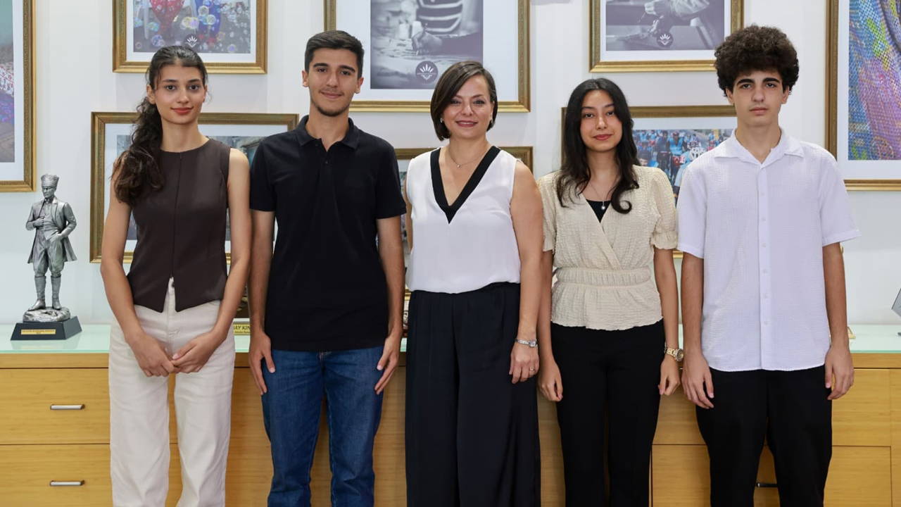 KARBEM'den YKS'de Yüzde 75,5 Başarı: Karabağlar Belediyesi Gururlandırdı