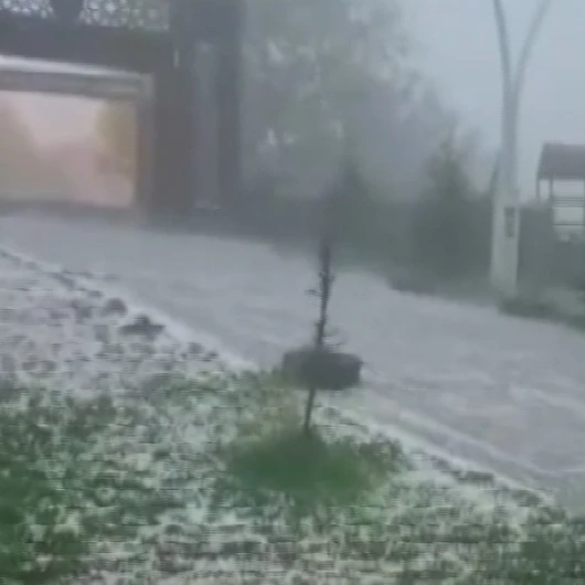 Kars’ta dolu yağışı hayatı felç etti