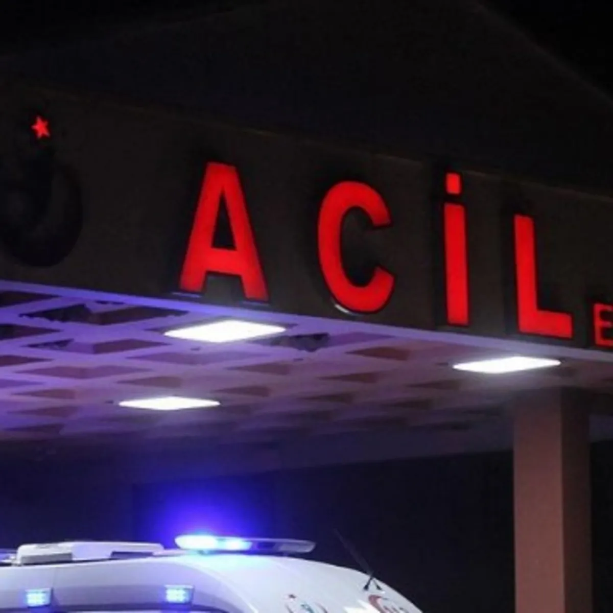 Ev sahibi kiracısını ve kardeşini bıçaklayıp kaçtı