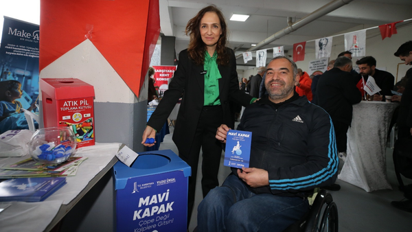 Karşıyaka'da 1 ton plastik kapakla 3 sandalye hedefi