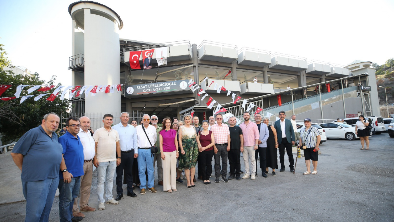 Karşıyaka, Reşat Leblebicioğlu'nu Katlı Pazar Yeri ile Ölümsüzleştirdi