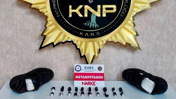 Kars'ta Ayakkabı Tabanına Gizlenmiş Metamfetamin Ele Geçirildi