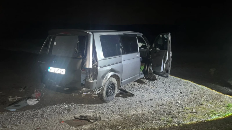 Kars'ta Panelvan Şarampole Devrildi: Sürücü Hayatını Kaybetti