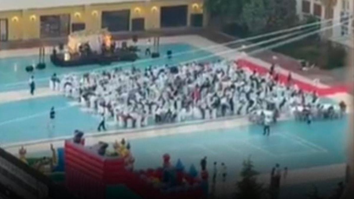 Kartal Anadolu İmam Hatip Lisesi'ndeki sünnet düğünü tartışma yarattı