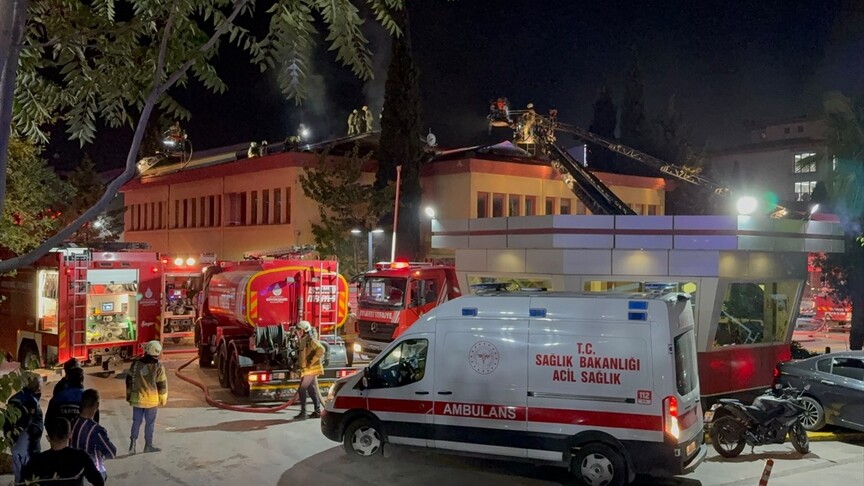 Kartal Koşuyolu Hastanesi Çatısında Yangın: Müdahale Sürüyor
