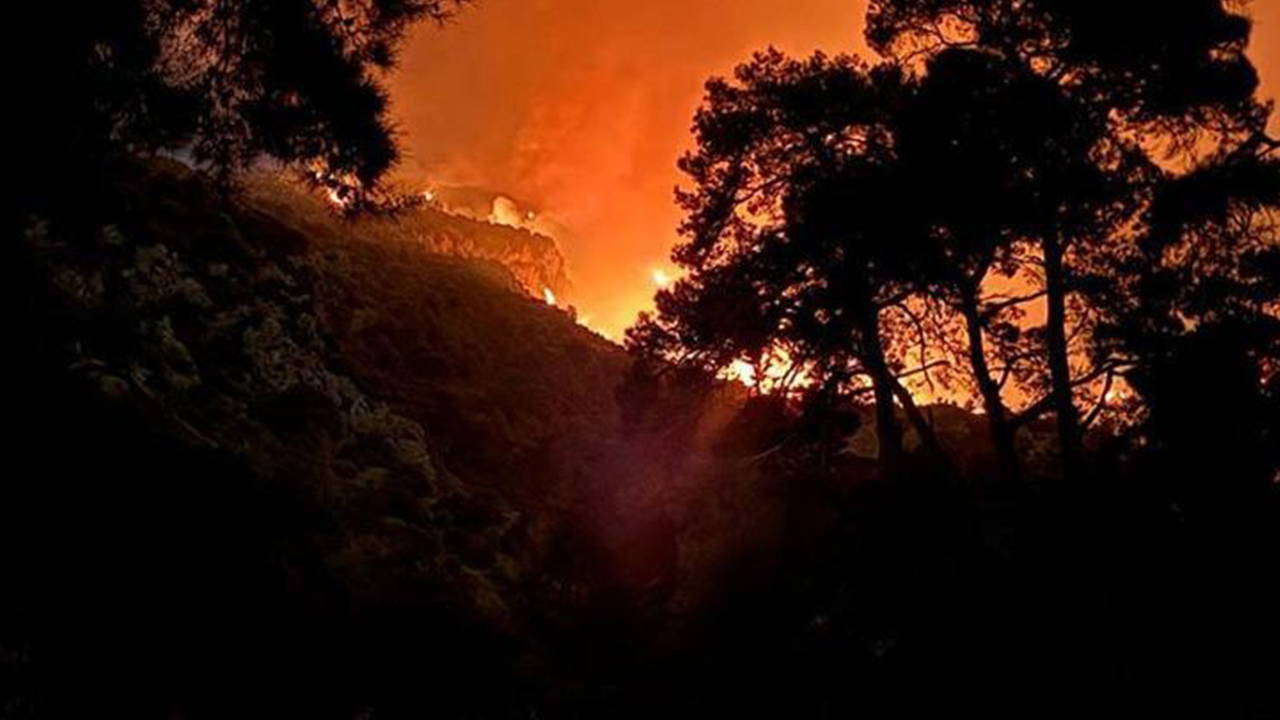 Kaş'taki Orman Yangınına Müdahale İkinci Günde Sürüyor