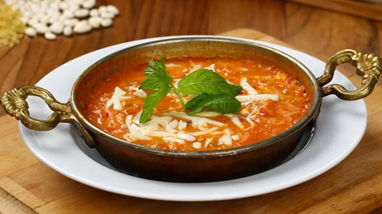 Kaşarlı menemen: Türk mutfağının pazar sabahı klasiği