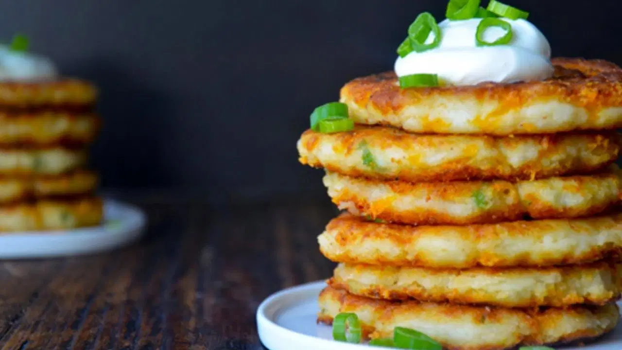 Kaşarlı patatesli omlet tarifi: Günün her saati için pratik lezzet