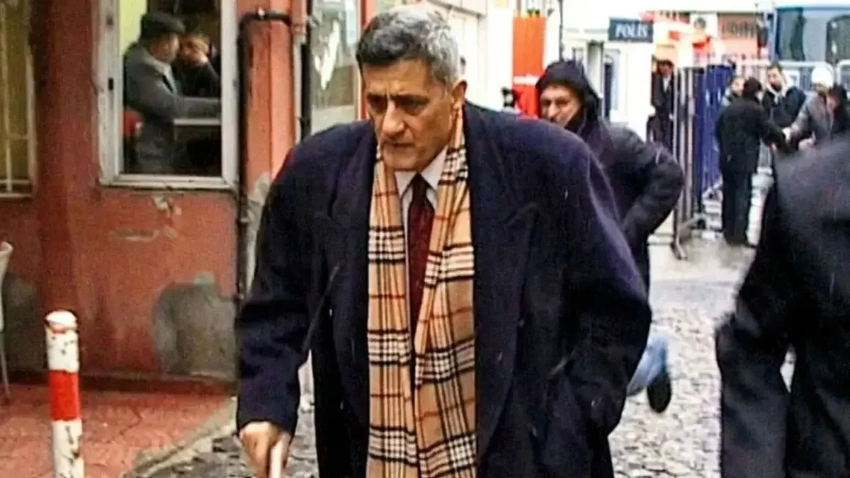 Kaşif Kozinoğlu soruşturmasında yeni gözaltı: Senarist Bayram Özbek tutuklandı