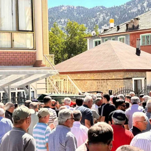 Kaskına Arı Giren Motosikletli Yayaya Çarptı: 1 Ölü, 1 Yaralı
