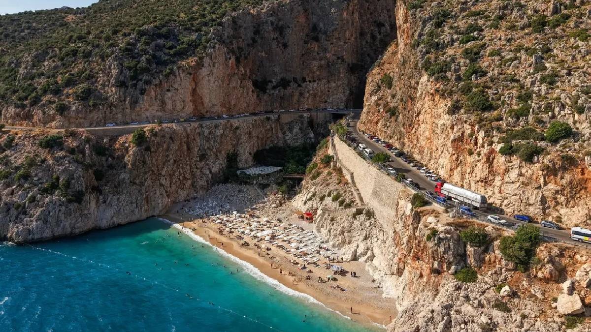 Kaş'ta Kanyon Ağzı Plajı Sezonu Açıldı: Doğa Harikası Ziyaretçilerini Bekliyor