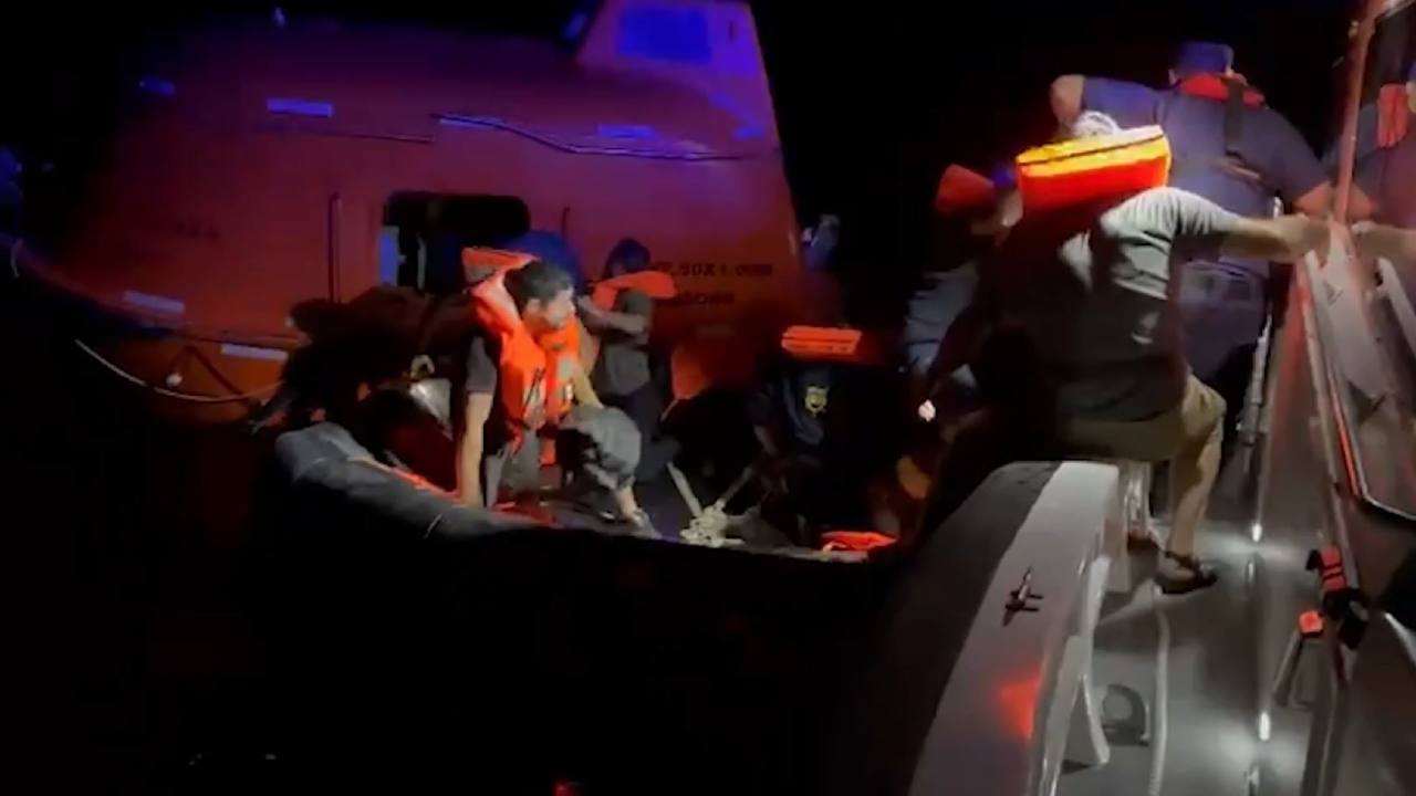 Kastamonu'da Gemi Batma Tehlikesi: 13 Mürettebat Kurtarıldı